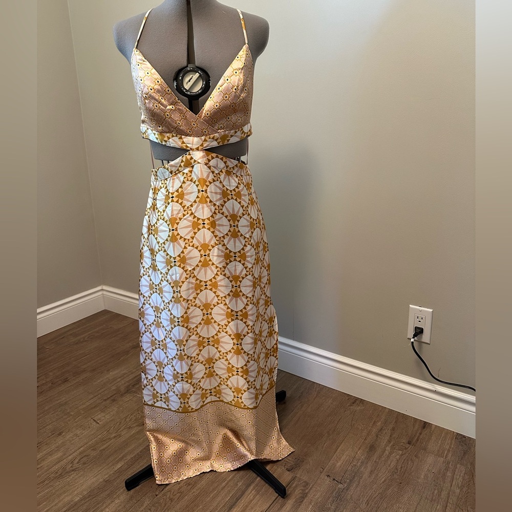 BNWT House of Harlow Silk dress - Medium